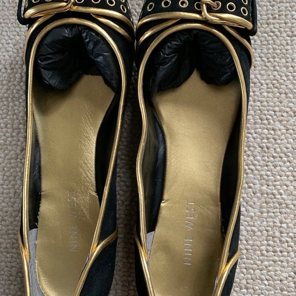NINE WEST GOLD TRIMMED BUCKLED BALLET FLATS - Picture 2 of 3